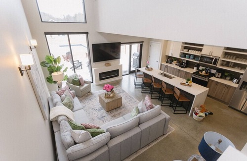 Stevensville House | Whispering Dune Retreat - POOL OPEN TILL OCT