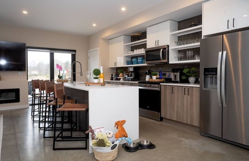 Stevensville House | Whispering Dune Retreat - POOL OPEN TILL OCT