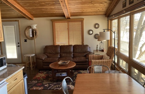 South Haven Cabin | Whispering Oaks on West Lake Sylvia