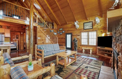 Ray Cabin | Whispering Oaks | Secluded 100 Acres