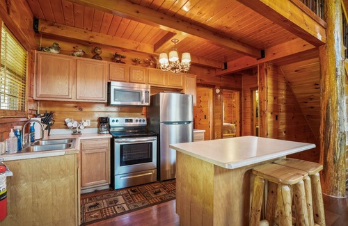 Ray Cabin | Whispering Oaks | Secluded 100 Acres