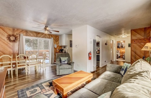 North Upper Truckee House | Whispering Pines Cabin - Family and pet friendly abode