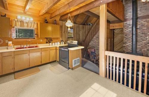 Meadow View Heights Ski Chalet | Whispering Pines Getaway