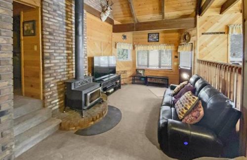 Meadow View Heights Ski Chalet | Whispering Pines Getaway