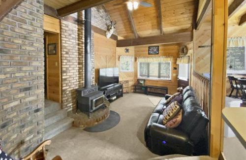 Meadow View Heights Ski Chalet | Whispering Pines Getaway