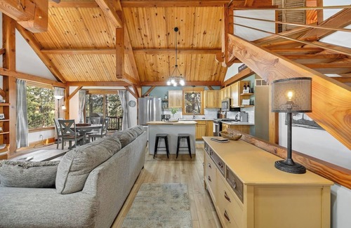 Rimrock Cabin | Whispering Pines Cabin