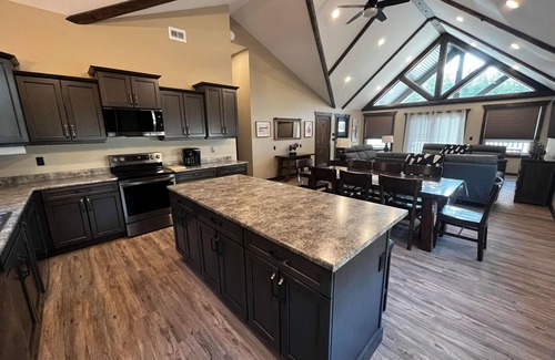 Valemount House | Whispering Pines Cabin