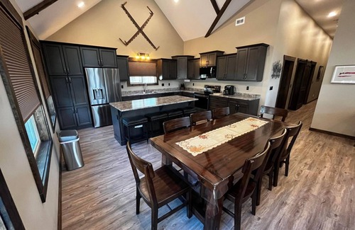 Valemount House | Whispering Pines Cabin