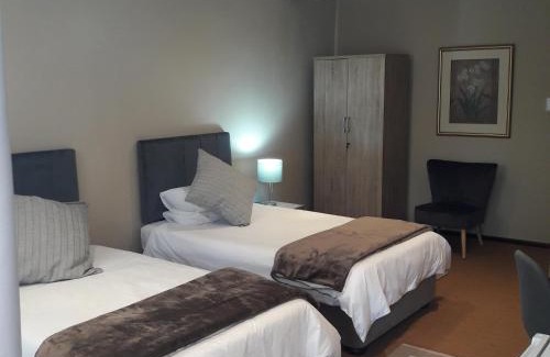 Magaliesberg Cabin | Whispering Pines Country Estate