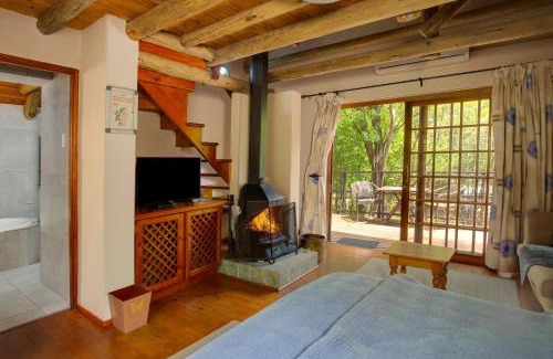 Magaliesberg Cabin | Whispering Pines Country Estate