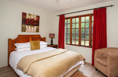 Magaliesberg Cabin | Whispering Pines Country Estate