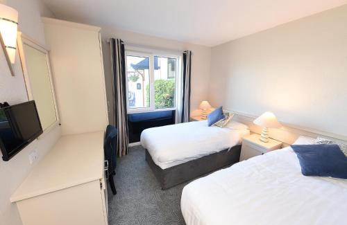 Crosshaven House | Whispering Pines