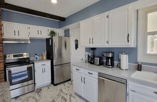 Johnstown House | Whispering Pines Manornn