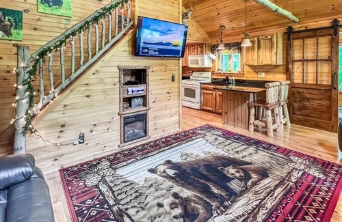 Old Forge Cabin | Whispering Pines - Old Forge, Hollywood Hills Cabin