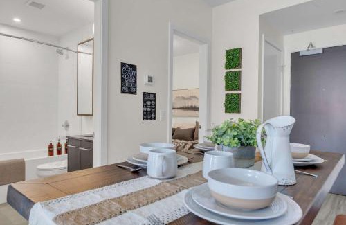 Eau Claire Apartment | Whispering Pines Retreat DT Getaway & Skyline Views