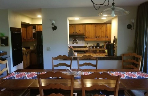 Stockbridge House | "Whispering Pines" Ski House in the heart of the Green Mountains