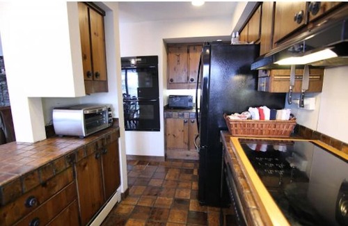 Stockbridge House | "Whispering Pines" Ski House in the heart of the Green Mountains