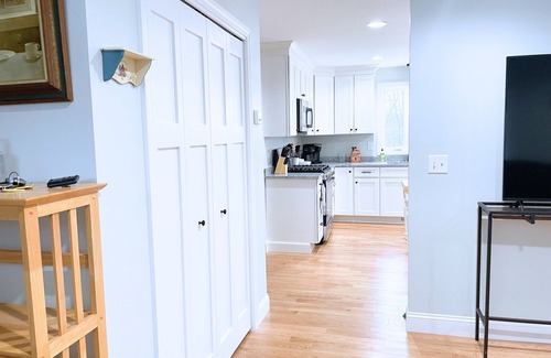 Kingston House | Whispering Pines | Spacious, Pet-Friendly NH Retreat