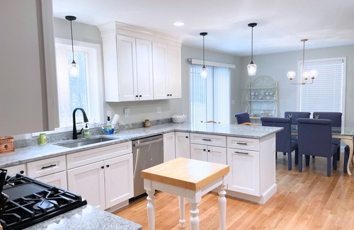 Kingston House | Whispering Pines | Spacious, Pet-Friendly NH Retreat