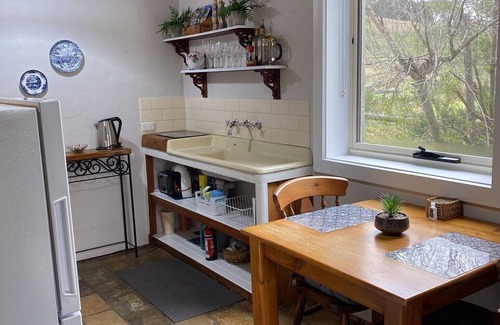 Rivoli Bay Bed & Breakfast | Whispering Pines- The Cottage BnB
