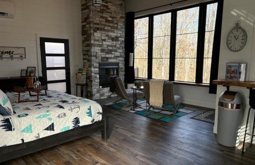 Treloar House | Whispering Pines Treehouse - Sunrise