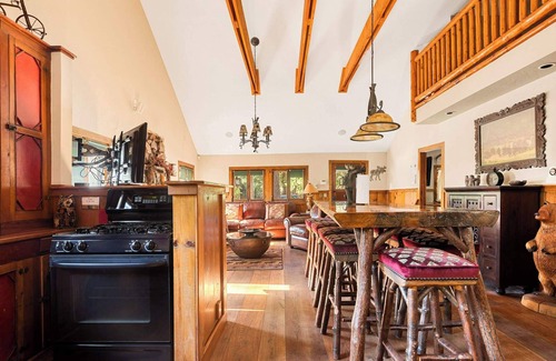Big Bear Lake Cabin | Whispering Pines | Walk to Bear Mountain!