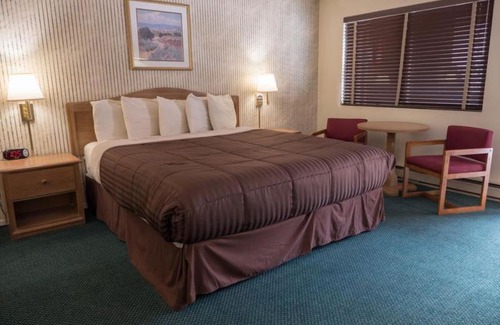 June Lake Hotel | Whispering Pines