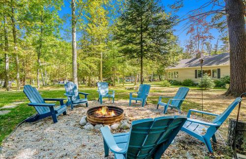 Lake Township House | Whispering River Hideaway