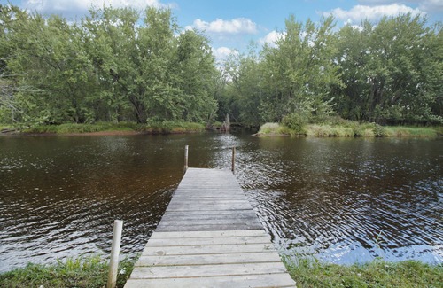Phillips House | Whispering Waters Cabin with stunning river views and access!