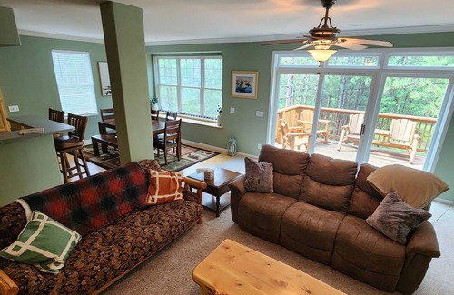 Pellston House | Whispering White Pines 3 bedroom 2 Bath Secluded Home