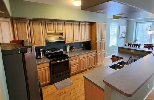 Pellston House | Whispering White Pines 3 bedroom 2 Bath Secluded Home