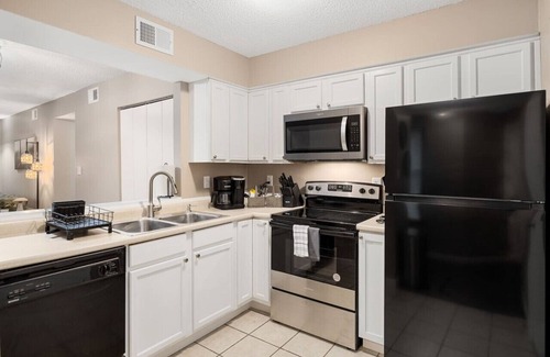 Orange Prairie Condo | Whispering Willow Retreat: 2BD 2BA Nature Oasis