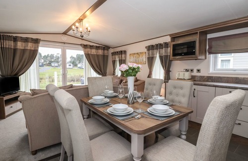 Cayton Bay Cottage | Whispering Willows