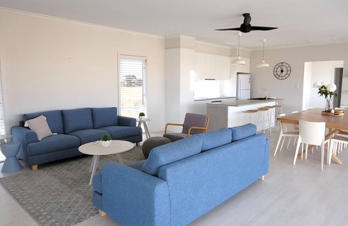 Port Victoria House | Whispering Winds, Port Victoria