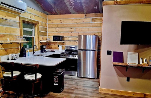 De Soto Cabin | Whispering Winds Sleep 2 Hot Tub, Whispering Winds Sleeps 2 Hot Tub