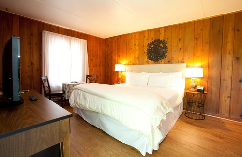 Sennett Hotel | Whispering Winds