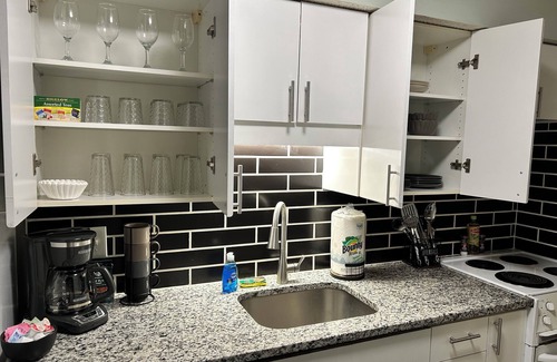 Sandalwood House | Whispering Woods Hideaway - Centrally Located
