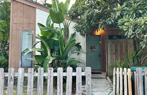 Sandalwood House | Whispering Woods Hideaway - Centrally Located