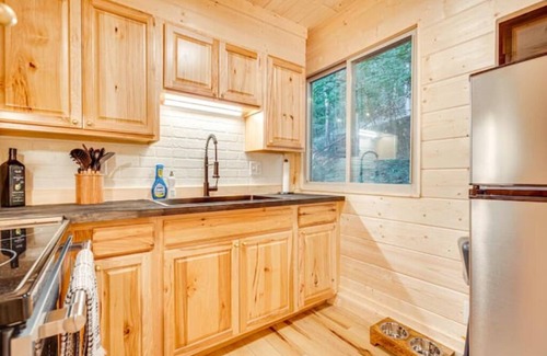 Shenandoah Cabin | Whispering woods Hot tub River access DogFriendly