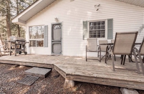 Bracebridge House | Whispering Woods Lakefront Cabin|Water Access|Canoe|Kayak|BBQ