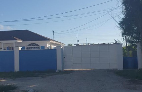 Nassau Apartment | Whispers Lovely 2-Bedroom Unit with Pool