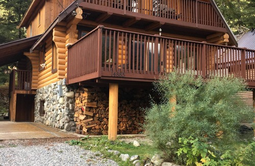 Sunshine Valley Apartment | Whistler style in the Sunshine Valley.