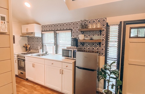 Camden Villa | Whistling Acres Villa 2, Luxury 1BR Near TN River