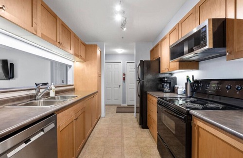 East Kootenay Apartment | Whistling Peaks | Hot Tub | Pool | Gas Fireplace