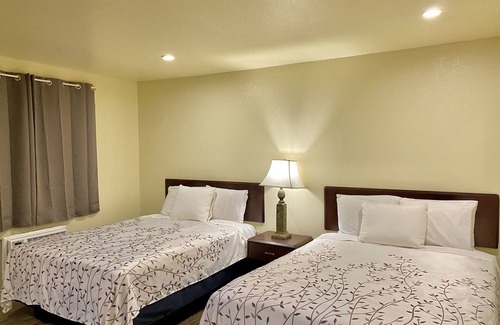 Elizabeth City Hotel | Whistling Pines - Daily & Extended Stay, Elizabeth City