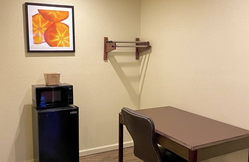Elizabeth City Hotel | Whistling Pines - Daily & Extended Stay, Elizabeth City