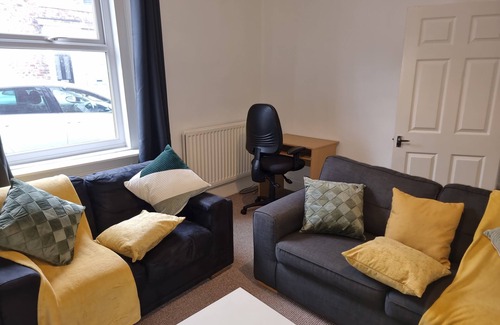 Tynemouth House | Whitby Elegance Free Parking, Near Metro and bus station