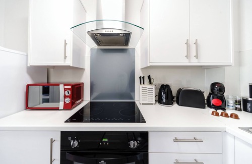 Gabalfa Apartment | Whitchurch 2 Bedroom Flat near Hospital