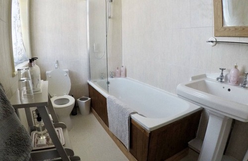 Quedgeley House | Whitchurch Farm Guesthouse