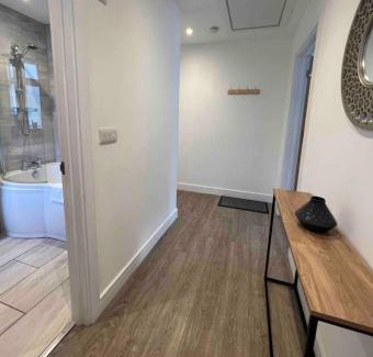 Barrow Gurney Apartment | White 3 bed bungalow with en-suite and parking